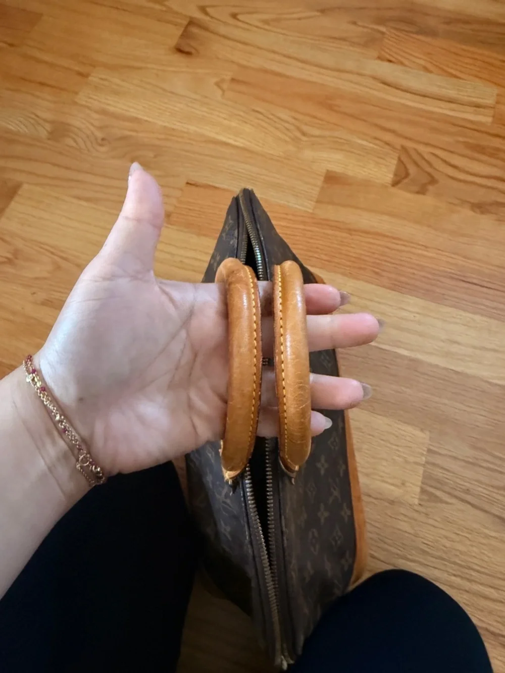 Louis Vuitton Brown Interior with Tan Trim and Yellow Stitching - Picture 2 of 9